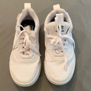 Vans Ultra Range Women’s Size 6 - White